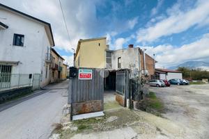 CASA INDIPENDENTE A SAN MARTINO VALLE CAUDINA