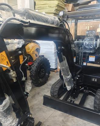 Escavatore 30 quintali con motore Yanmar