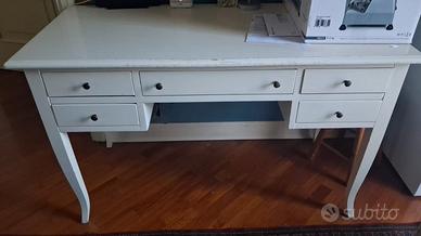 Scrivania in legno bianco