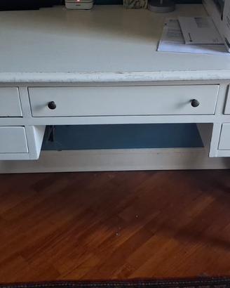 Scrivania in legno bianco