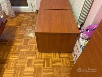 Letto matrimoniale con comidini