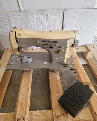 Macchina da cucire  Necchi Supernova Vintage 