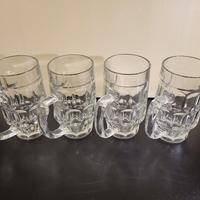 Boccali e calici in vetro