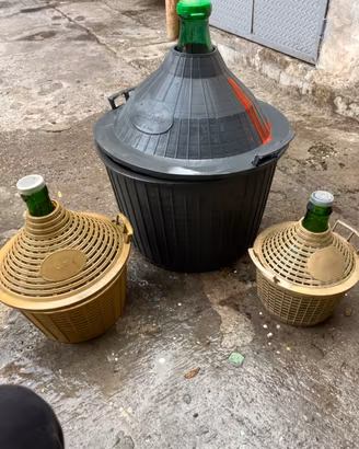 Damigiane da 54-10-5 litri per vino e olio.