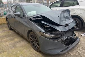 Mazda 3 2020 incidentata
