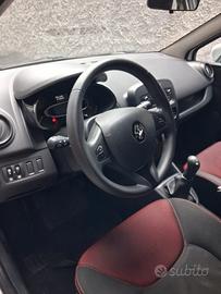 auto clio a gas di seconda  mano 