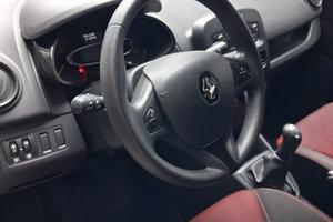 auto clio a gas di seconda  mano 