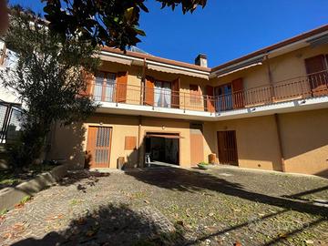 IMMOBILE COSTITUITO DA APPARTAMENTO E NEGOZIO C...