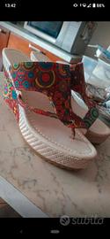 Infradito a zeppa stile Desigual 