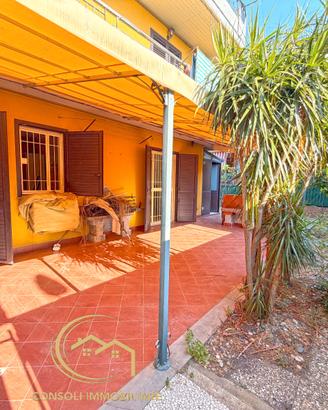 Bilocale angolare con giardino a Mascali