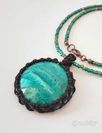 Collana con pendente in resina verde acqua