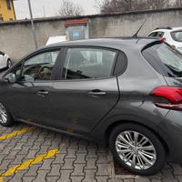 Peugeot 208 PureTech 82 5 porte Allure neopatentat