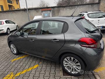 Peugeot 208 PureTech 82 5 porte Allure neopatentat