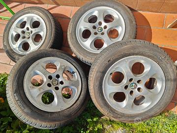 Cerchi Alfa Romeo 147 + Pneumatici MOMO 195 60 R15