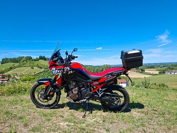 Moto Honda Africa Twin 1100 colore Grand R