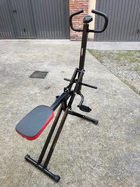 Attrezzo per braccia, gambe, lombari e pettorali.