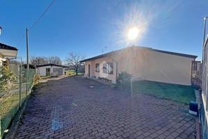 CASA SEMINDIPENDENTE A NOLE