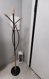 piantana in legno con base con base in metallo 