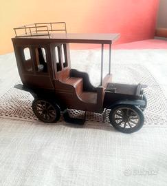 Modellino in legno di carrozza d'epoca 