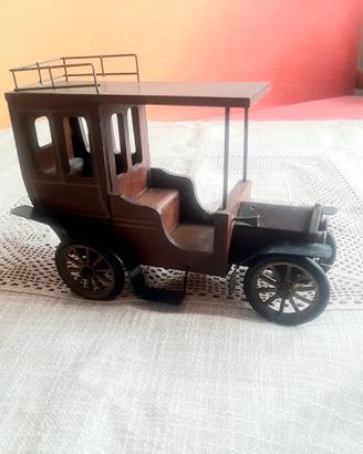 Modellino in legno di carrozza d'epoca 