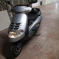 Piaggio Hexagon grigio