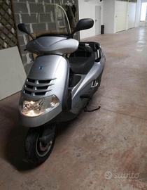 Piaggio Hexagon grigio