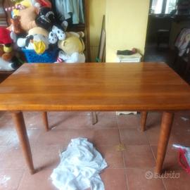 TAVOLO IN LEGNO MASSICCIO CON 6 SEDIE A SOLI 100 E