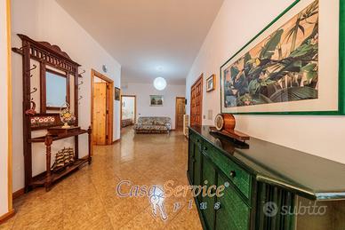 Ampio appartamento con terrazzi a livello e Garage