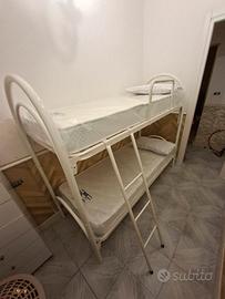 LETTI A CASTELLO BIANCHI E MATERASSI PER B&B 