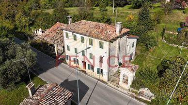 Splendido casale di 340 m² con giardino