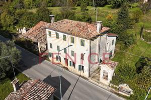 Splendido casale di 340 m² con giardino