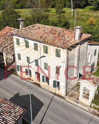 Splendido casale di 340 m² con giardino
