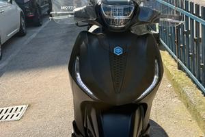 Piaggio Beverly 300 HPE – gomme e batteria nuove