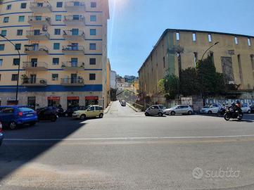2 LOCALI A NAPOLI