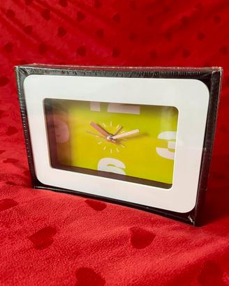 Orologio moderno da tavolo ⏰