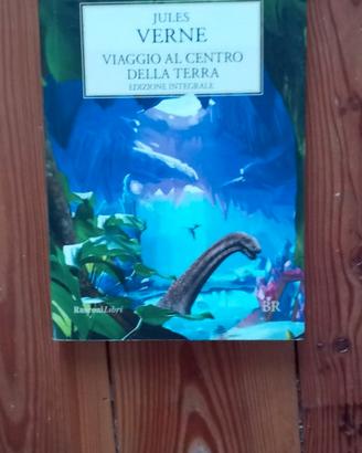 VIAGGIO AL CENTRO DELLA TERRA di Jules Verne