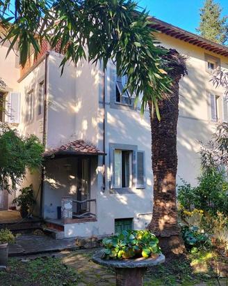 Villa di 852 m² con più di 5 locali e box auto a P