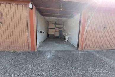 Box / Garage di 16 m² a San Vittore Olona