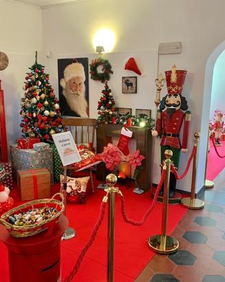 Allestimenti natalizi vetrine negozi eventi festa