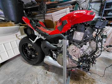 Ducati streetfighter v4s incidentata