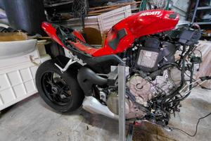 Ducati streetfighter v4s incidentata