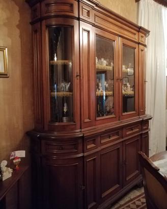 Vetrina in noce