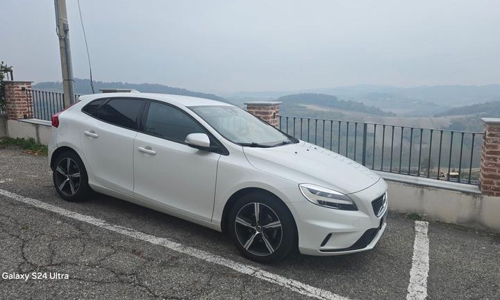 Volvo v40 D2 Kinetic R Design
