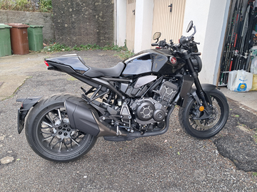 Honda cb 1000 r black edition