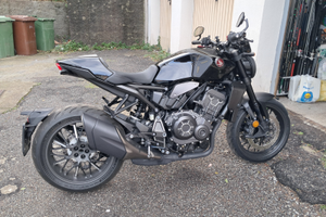 Honda cb 1000 r black edition