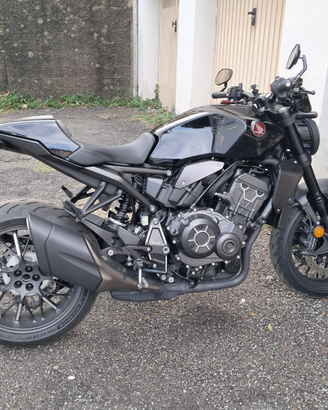 Honda cb 1000 r black edition