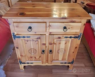 Mobile in massello di pino per ambienti rustici. Q