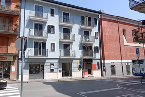 NEGOZIO A ATRIPALDA