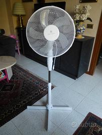 VENTILATORE A PIANTANA A 3 VELOCITA' CON  5 PALE