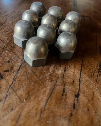 Bulloni in OTTONE.